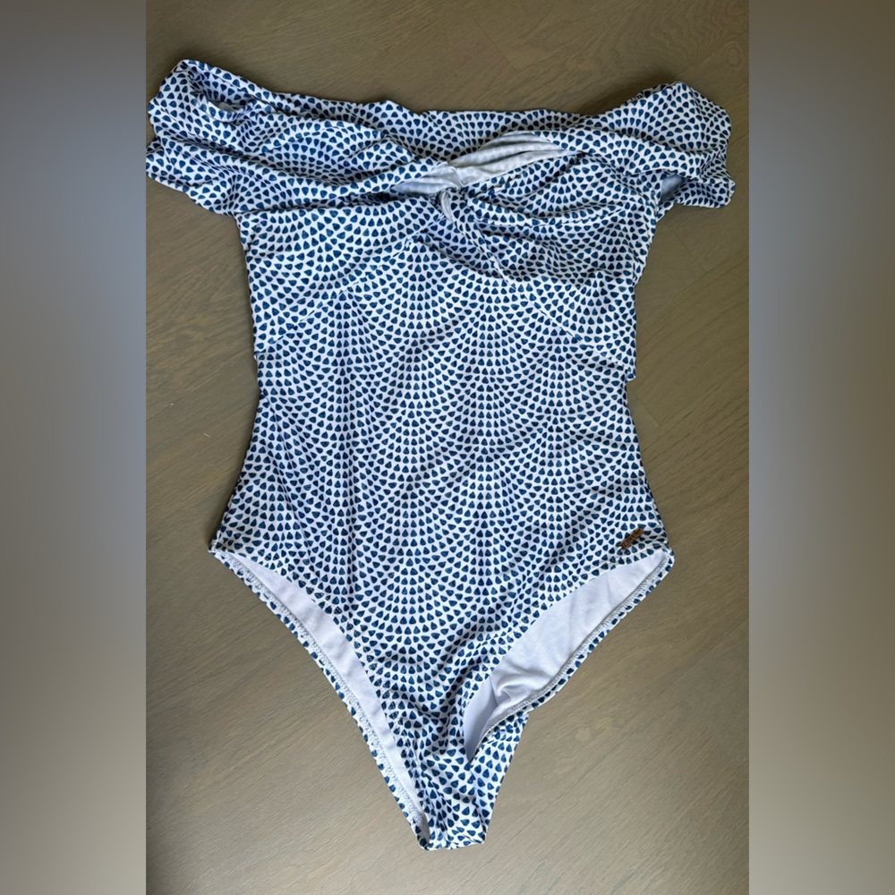Brand new never work Nicole Miller off the shoulder one-piece swimsuit size M
